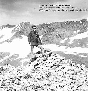 1956 J.P. Esclapez dans les eboulis et glacier vd'ete